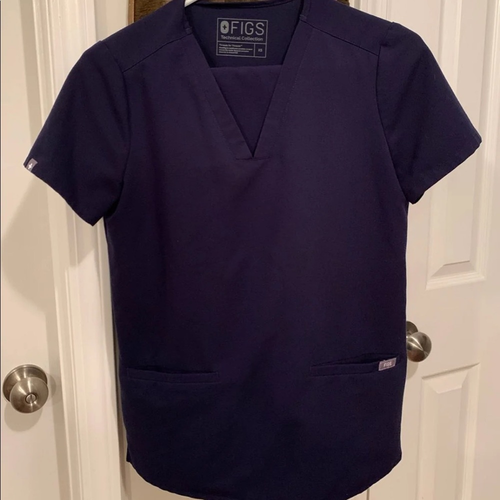 Figs  two pocket scrub top black